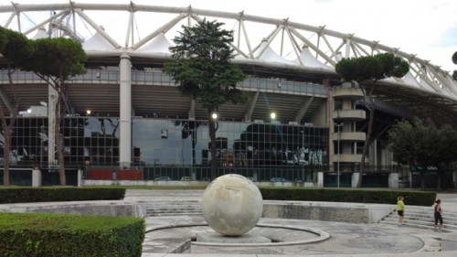 Fontanna z kulą ziemską przed stadionem - zwieńczenie Piazzale dell'Impero