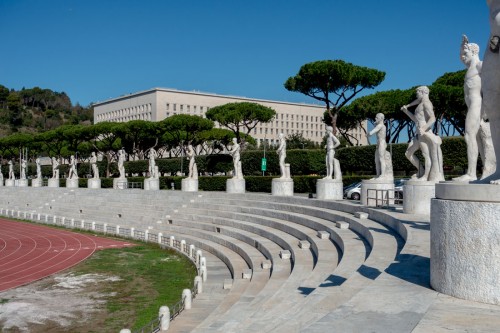 Foro Italico posągi atletów zdobiące Stadio dei Marmi
