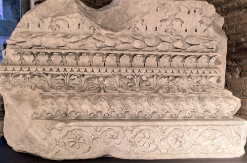Forum Cezara, dekoracja pilastra z wnętrza celi świątyni Wenus Genetrix, Museo dei Fori Imperial
