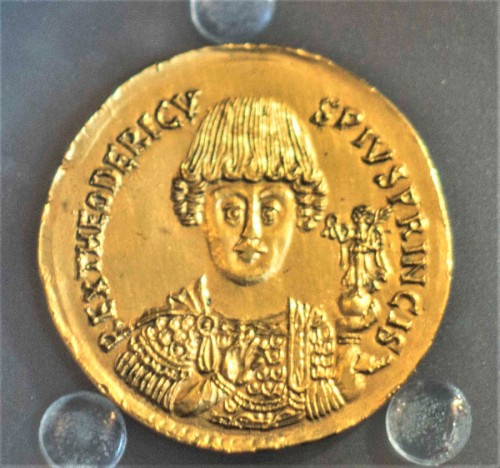 Coin with an image of Theodoric, Museo Nazionale Romano, Palazzo Massimo alle Terme