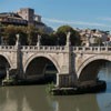 Ponte Sant'Angelo, wybudowany przez Hadriana most łączący miasto z jego maulozeum